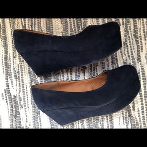 Bonnibel Navy blue platform shoes, size 8